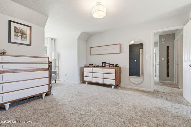 8105 Regency Woods Way, Louisville, KY 40220