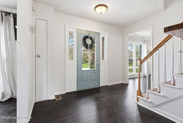 8105 Regency Woods Way, Louisville, KY 40220