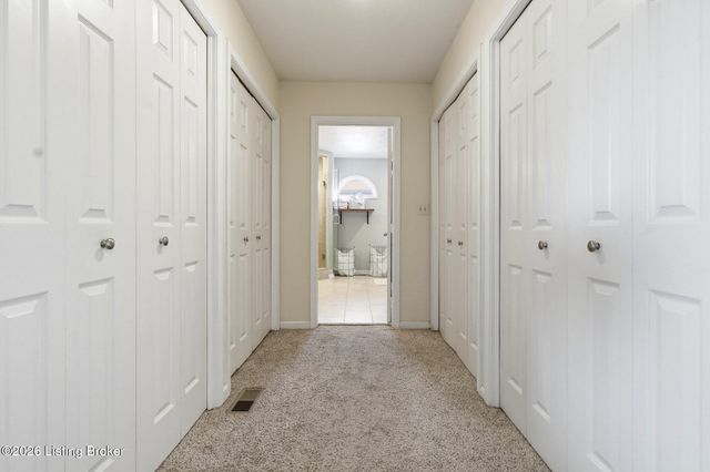 8105 Regency Woods Way, Louisville, KY 40220