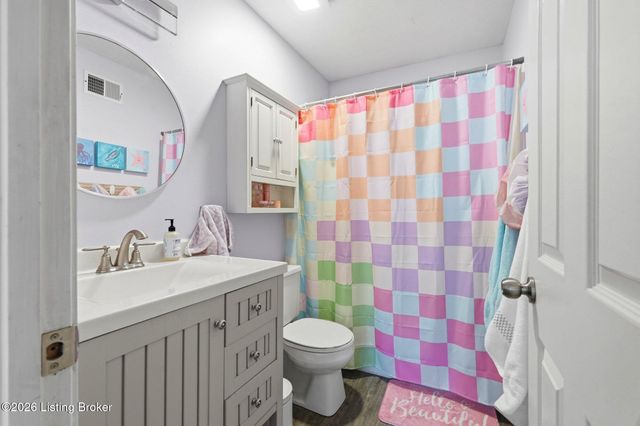 8105 Regency Woods Way, Louisville, KY 40220