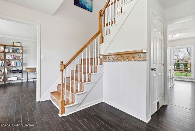 8105 Regency Woods Way, Louisville, KY 40220