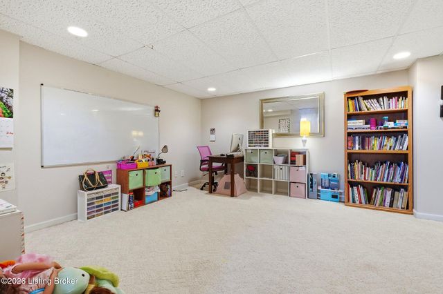 8105 Regency Woods Way, Louisville, KY 40220