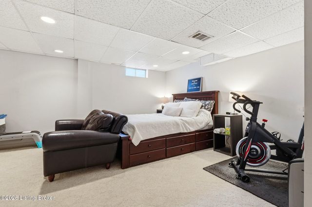 8105 Regency Woods Way, Louisville, KY 40220