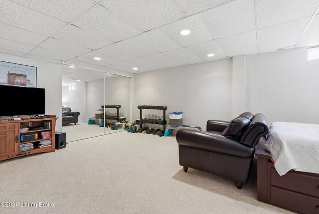 8105 Regency Woods Way, Louisville, KY 40220