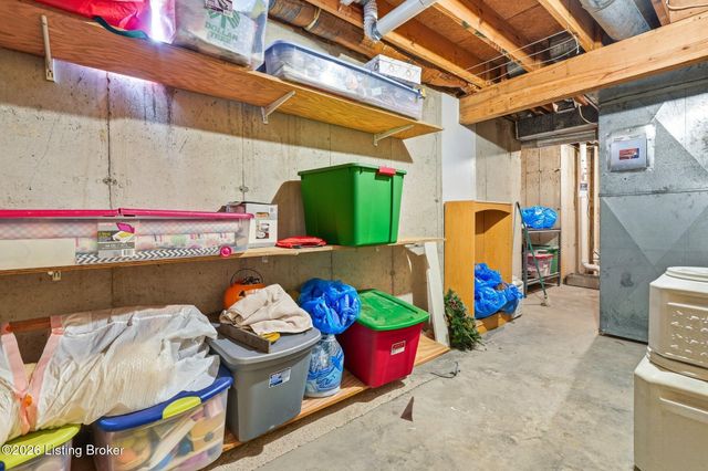 8105 Regency Woods Way, Louisville, KY 40220