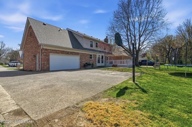 8105 Regency Woods Way, Louisville, KY 40220