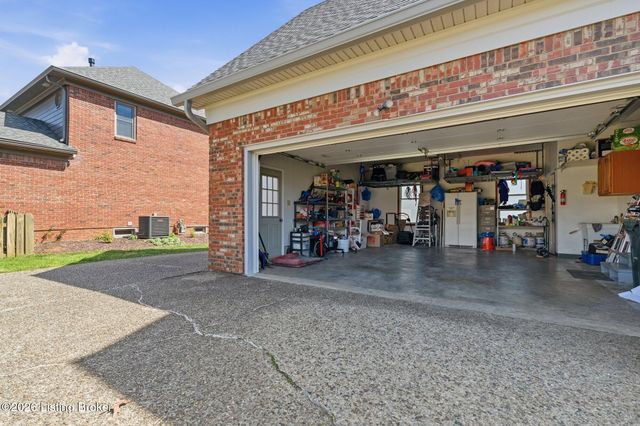 8105 Regency Woods Way, Louisville, KY 40220