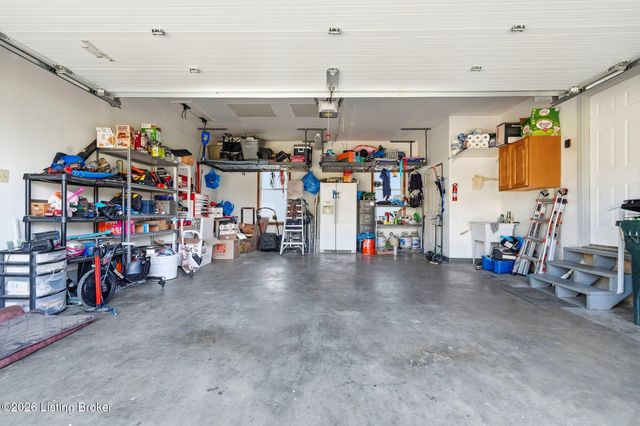 8105 Regency Woods Way, Louisville, KY 40220