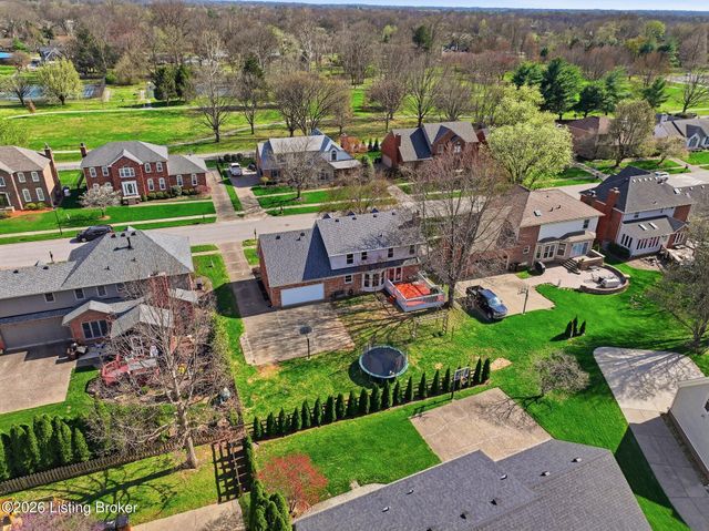 8105 Regency Woods Way, Louisville, KY 40220