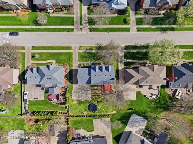 8105 Regency Woods Way, Louisville, KY 40220