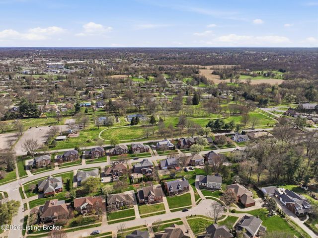 8105 Regency Woods Way, Louisville, KY 40220