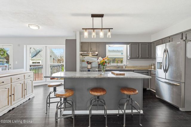 8105 Regency Woods Way, Louisville, KY 40220