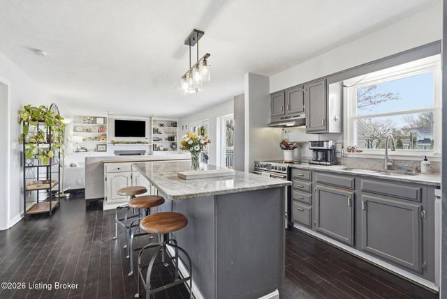 8105 Regency Woods Way, Louisville, KY 40220