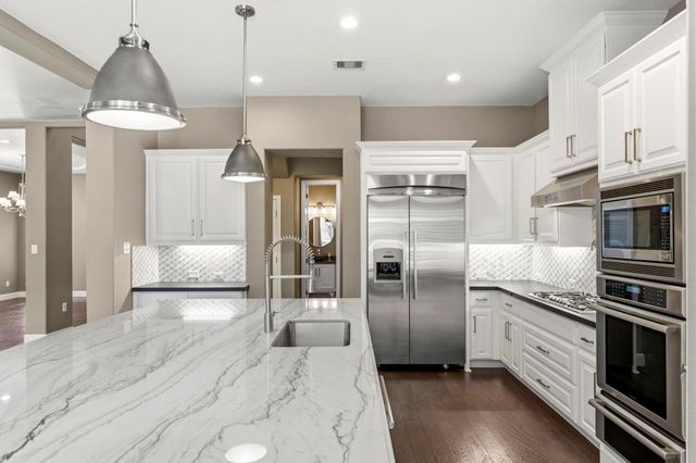 14 Ramey Heights Court, The Woodlands, TX 77381