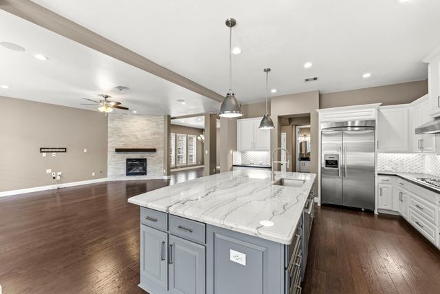 14 Ramey Heights Court, The Woodlands, TX 77381