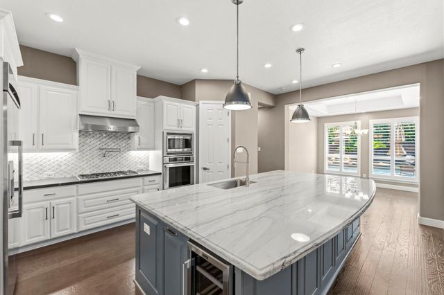 14 Ramey Heights Court, The Woodlands, TX 77381