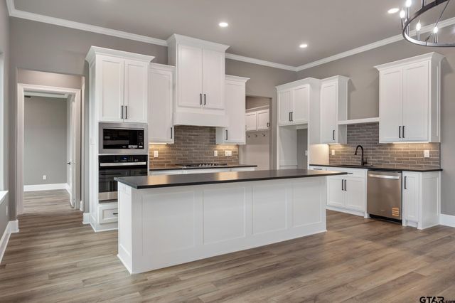 323 Mac Circle, Bullard, TX 75757