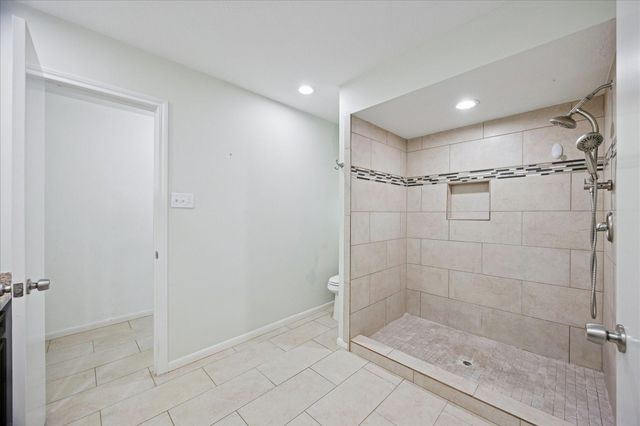 10638 Bob White Drive, Houston, TX 77096