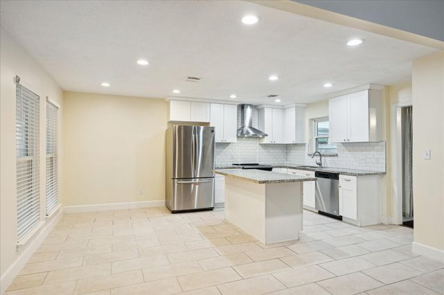 10638 Bob White Drive, Houston, TX 77096