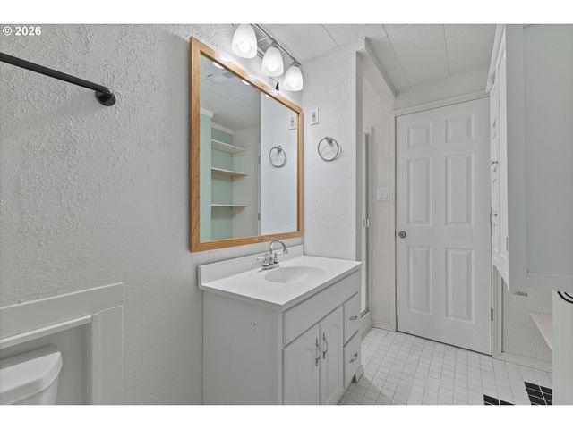 9600 Se TOWER Dr, Damascus, OR 97089