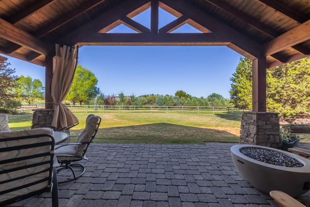 66255 White Rock Loop, Bend, OR 97703