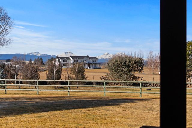 66255 White Rock Loop, Bend, OR 97703