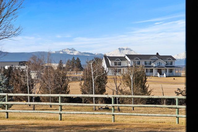 66255 White Rock Loop, Bend, OR 97703