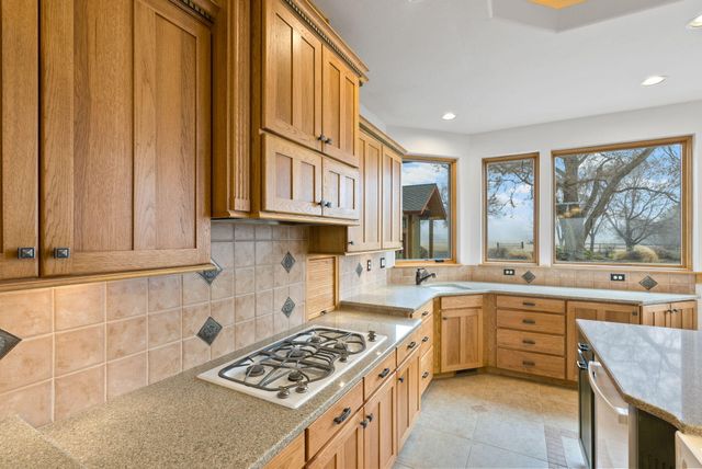 66255 White Rock Loop, Bend, OR 97703