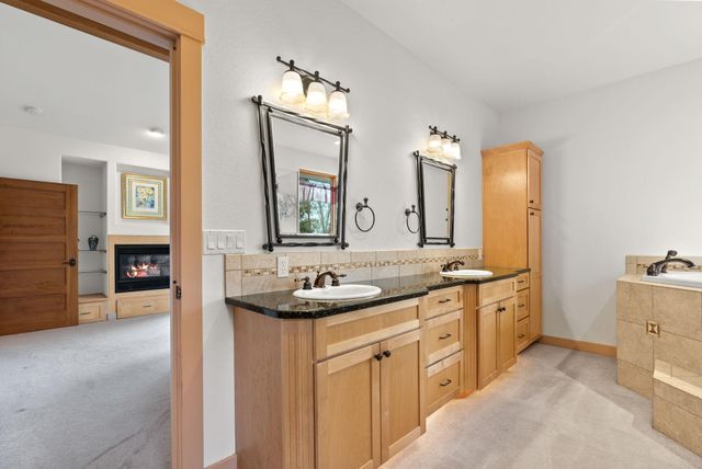 66255 White Rock Loop, Bend, OR 97703