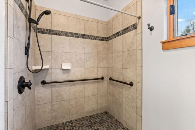 66255 White Rock Loop, Bend, OR 97703