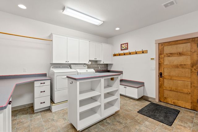 66255 White Rock Loop, Bend, OR 97703