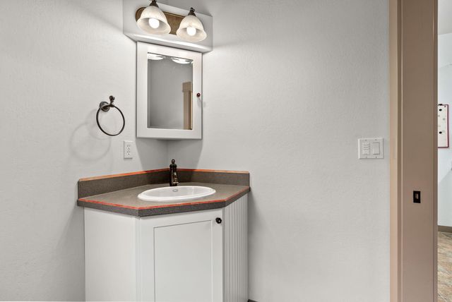 66255 White Rock Loop, Bend, OR 97703