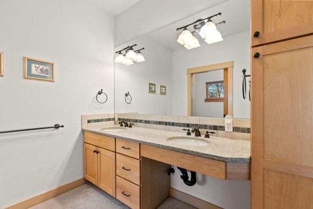 66255 White Rock Loop, Bend, OR 97703