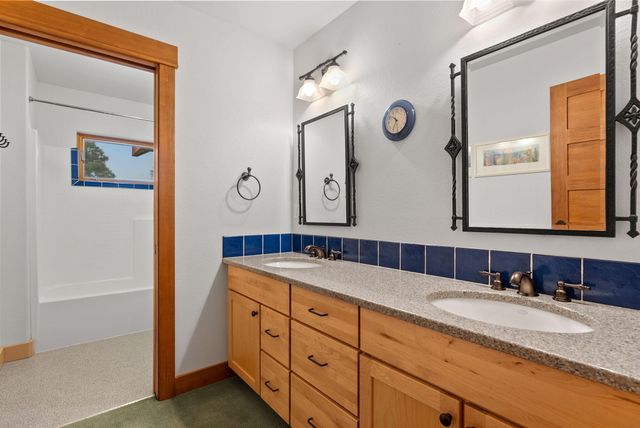 66255 White Rock Loop, Bend, OR 97703