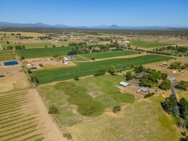 66255 White Rock Loop, Bend, OR 97703