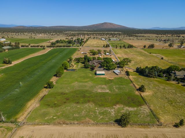 66255 White Rock Loop, Bend, OR 97703