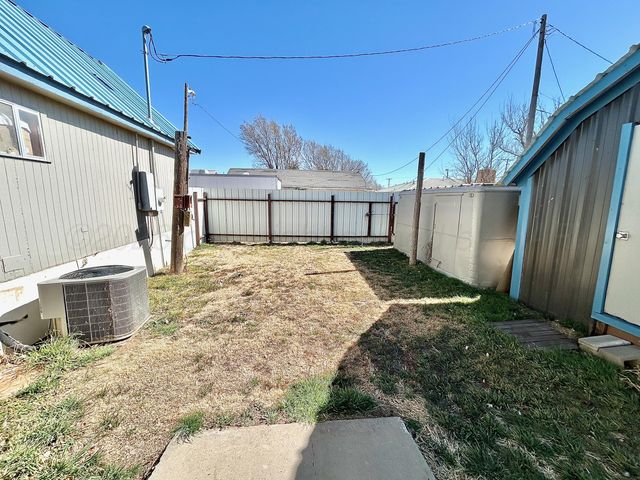 101 Gaines Street, Claude, TX 79019