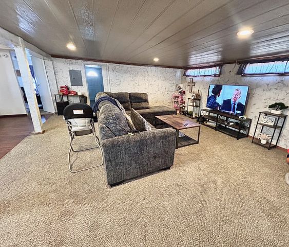 101 Gaines Street, Claude, TX 79019