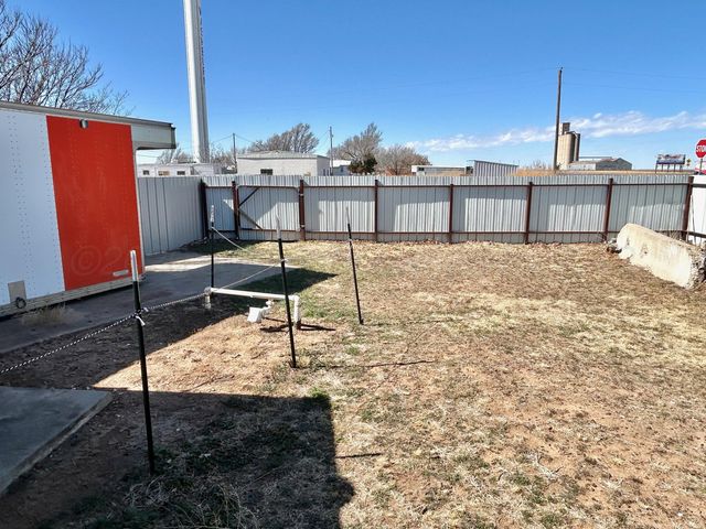 101 Gaines Street, Claude, TX 79019