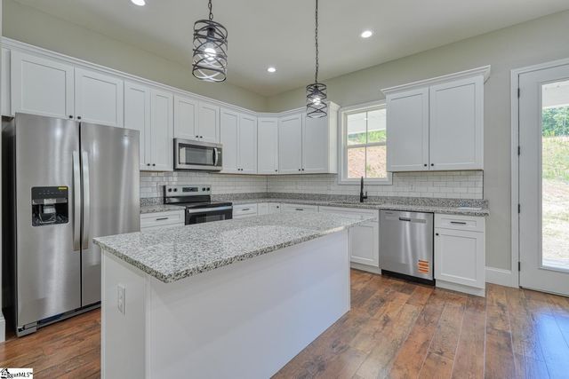 82 Old Schoolhouse Road, Spartanburg, SC 29307