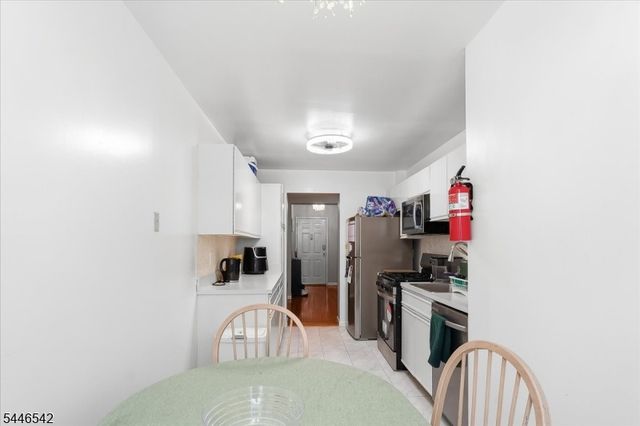 19 Lyons Ave 207, Newark City, NJ 07112