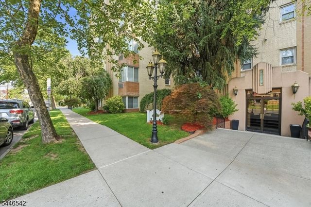 19 Lyons Ave 207, Newark City, NJ 07112