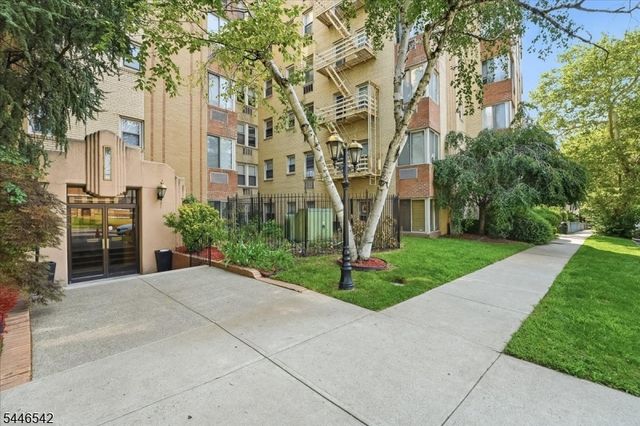 19 Lyons Ave 207, Newark City, NJ 07112