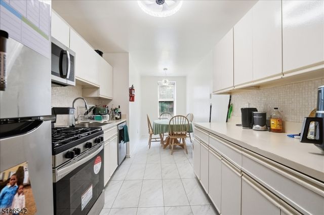 19 Lyons Ave 207, Newark City, NJ 07112