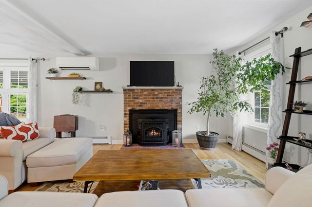 8 Kenwood Drive, Newton, NH 03858