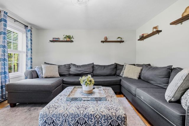 8 Kenwood Drive, Newton, NH 03858