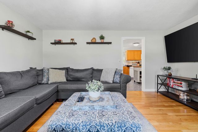 8 Kenwood Drive, Newton, NH 03858
