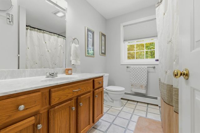 8 Kenwood Drive, Newton, NH 03858