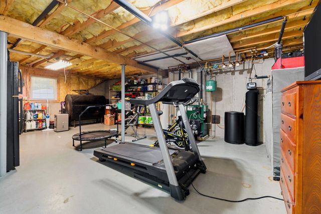 8 Kenwood Drive, Newton, NH 03858