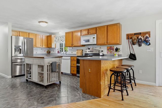 8 Kenwood Drive, Newton, NH 03858